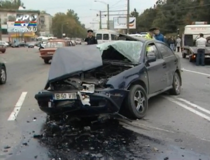 Soferul Skodei, implicata ieri intr-un accident in serie pe bulevardul Decebal, a DECEDAT la spital Soferul Skodei, implicata ieri intr-un accident in serie pe bulevardul Decebal, a DECEDAT la spital