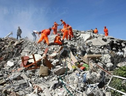 Cutremurul din Turcia: Cel putin 570 de morti si 2.500 de raniti Cutremurul din Turcia: Cel putin 570 de morti si 2.500 de raniti