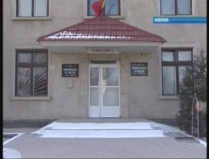 A fost CONDAMNAT la 12 ani de inchisoare pentru ca isi VIOLA fiica vitrega de 13 ani A fost CONDAMNAT la 12 ani de inchisoare pentru ca isi VIOLA fiica vitrega de 13 ani