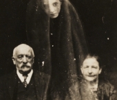 FOTO. Cum erau trucate fotografiile cu fantome, folosind "Photoshop"-ul anului 1920