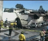 Tragedie in Mexic! Un avion s-a prabusit peste un service auto! Trei persoane au murit Tragedie in Mexic! Un avion s-a prabusit peste un service auto! Trei persoane au murit