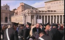 Dezgolita in fata Papei! Ucrainencele cu sanii goi au ajuns si la Vatican