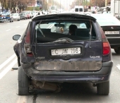 Un Renault proaspat iesit de la reparatie, lovit din spate de un Chevrolet! VIDEO Un Renault proaspat iesit de la reparatie, lovit din spate de un Chevrolet! VIDEO