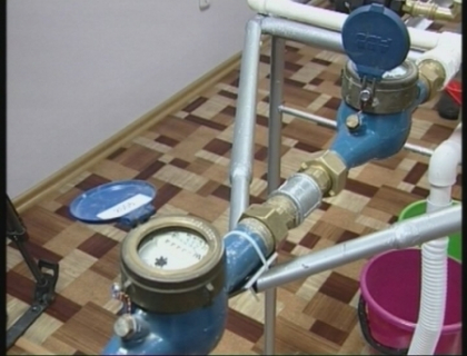Experimentul Apa-Canal care trebuie sa convinga locatarii sa plateasca pierderile de apa in bloc