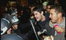 Protestatarii din New York, evacuati cu forta! Lacomia bancherilor nu-i lasa indiferenti pe americani Protestatarii din New York, evacuati cu forta! Lacomia bancherilor nu-i lasa indiferenti pe americani