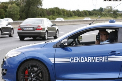Politistii inca se freaca la ochi. Ce au gasit la volanul unei masini ce "zbura" cu 160km/h Politistii inca se freaca la ochi. Ce au gasit la volanul unei masini ce "zbura" cu 160km/h