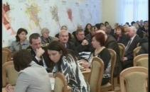 Functionarii de la Primarie, discriminati fata de cei din Guvern: Facem acelasi lucru, dar avem salarii diferite! Functionarii de la Primarie, discriminati fata de cei din Guvern: Facem acelasi lucru, dar avem salarii diferite!