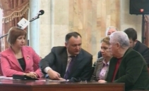 Dragobetele a ajuns si in Parlament. Voronin si Ghimpu s-au felicitat reciproc Dragobetele a ajuns si in Parlament. Voronin si Ghimpu s-au felicitat reciproc