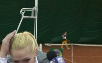 Cat pe ce sa fie lovita cu mingea in cap! Presedintele Federatiei de Tenis, in pericol! VIDEO