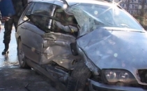 A iesit pe contrasens si a lovit in plin in microbuz! BMW facut zob pe o strada din Balti! A iesit pe contrasens si a lovit in plin in microbuz! BMW facut zob pe o strada din Balti!