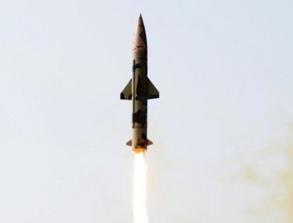 Iranul testeaza o racheta cu raza medie de actiune in timpul manevrelor navale Iranul testeaza o racheta cu raza medie de actiune in timpul manevrelor navale