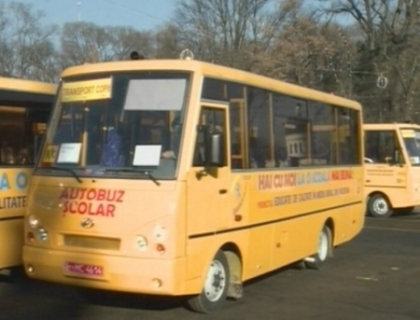 Autobuze "intarziate". Doua mii de copii vor merge de luni la scoala cu autocare noi Autobuze "intarziate". Doua mii de copii vor merge de luni la scoala cu autocare noi