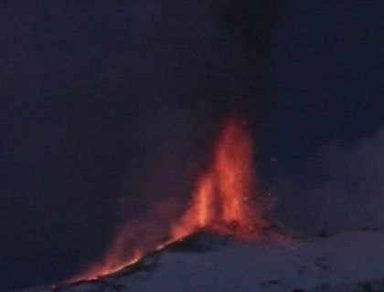 Etna, cel mai activ vulcan din Europa, a inceput sa erupa Etna, cel mai activ vulcan din Europa, a inceput sa erupa