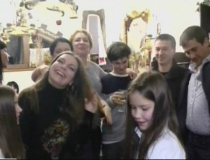Dupa o noapte de petrecere, moldovenii din Romania au iesit din nou pe partie! Fetele aratau ca iesite de la SPA Dupa o noapte de petrecere, moldovenii din Romania au iesit din nou pe partie! Fetele aratau ca iesite de la SPA