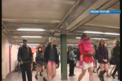 Au defilat in slipi, marcand Ziua fara pantaloni! Imagini haioase in metrourile din mai multe tari Au defilat in slipi, marcand Ziua fara pantaloni! Imagini haioase in metrourile din mai multe tari