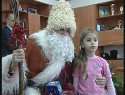 Mai bine mai tarziu decat niciodata! Copiii care i-au scris lui Mos Craciun si-au primit cadourile Mai bine mai tarziu decat niciodata! Copiii care i-au scris lui Mos Craciun si-au primit cadourile