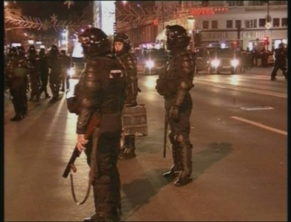 Violente la Bucuresti. Peste 40 de demonstranti si jandarmi raniti Violente la Bucuresti. Peste 40 de demonstranti si jandarmi raniti