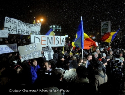 A patra zi de proteste in Romania. Aproximativ 10.000 de oameni au iesit in strada. GALERIE FOTO A patra zi de proteste in Romania. Aproximativ 10.000 de oameni au iesit in strada. GALERIE FOTO