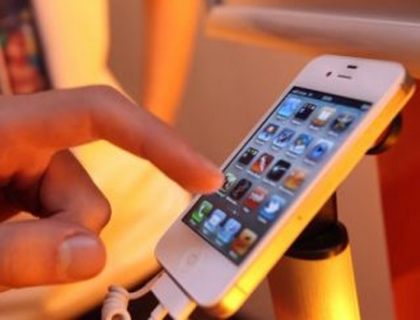 Cum se fabrica iPhone-ul. Copii de 13 ani muncesc 16 ore pe zi si sunt platiti cu 70 de centi pe ora