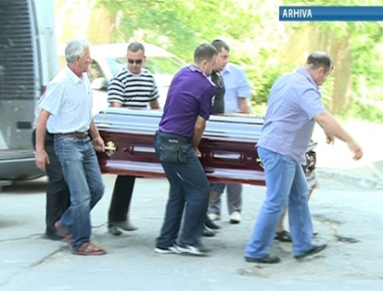 Si-a ucis sotia pentru a-i mosteni averea! Noi detalii despre crima de pe strada Muncesti! Si-a ucis sotia pentru a-i mosteni averea! Noi detalii despre crima de pe strada Muncesti!