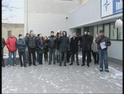 "Rusine!". Tinerii comunisti si Liga Tineretului Rus au protestat in fata Ambasadei Romaniei