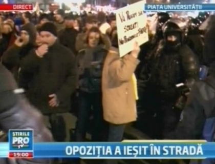 Miting de amploare la Bucuresti! Mii de romani au iesit din nou in strada! Cel putin 5 raniti Miting de amploare la Bucuresti! Mii de romani au iesit din nou in strada! Cel putin 5 raniti