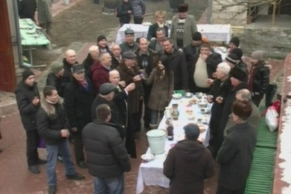 I-au cinstit pe Ioni cu izvar si ciorba de peste! Cum si-au sarbatorit ziua numelui 113 mii de moldoveni I-au cinstit pe Ioni cu izvar si ciorba de peste! Cum si-au sarbatorit ziua numelui 113 mii de moldoveni