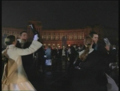 Vals pentru... gunoi. Flash-mob mai putin obisnuit la Viena Vals pentru... gunoi. Flash-mob mai putin obisnuit la Viena