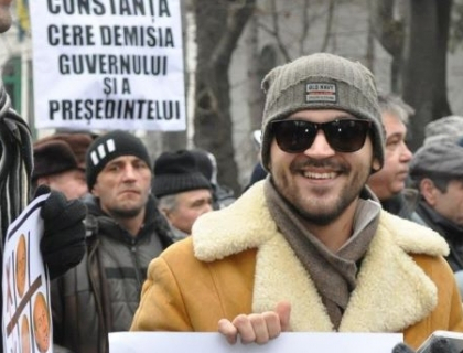 FOTO. Mesajul protestatarului din Romania ce a innebunit utilizatorii Facebook FOTO. Mesajul protestatarului din Romania ce a innebunit utilizatorii Facebook