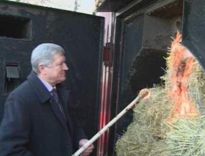 Nu face fum, nu miroase, dar da caldura. O gradinita din Stefan Voda va fi incalzita cu paie in loc de gaz