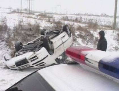 Trei automobile s-au ciocnit in apropiere de Bacioi! Un mort si trei raniti Trei automobile s-au ciocnit in apropiere de Bacioi! Un mort si trei raniti