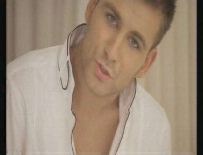 Ionel Istrati, indragostit de o colega de scoala! Cum au loc filmarile pentru noul sau videoclip Ionel Istrati, indragostit de o colega de scoala! Cum au loc filmarile pentru noul sau videoclip