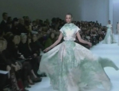 "Cele mai asteptate creatii pe podiumul de la Paris". Colectia de rochii semnata Elie Saab