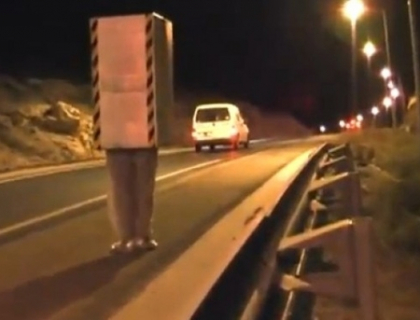 VIDEO. Cea mai tare farsa pe care poti sa o faci unui sofer. Pana te prinde politia... VIDEO. Cea mai tare farsa pe care poti sa o faci unui sofer. Pana te prinde politia...