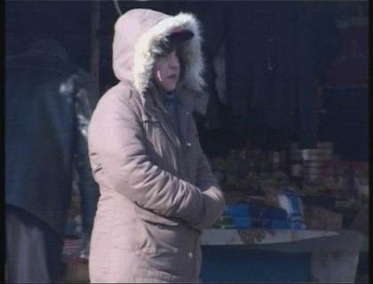 Nevoiti sa stea afara si cate 10 ore! Cum se protejeaza de ger comerciantii care vand sub cerul liber Nevoiti sa stea afara si cate 10 ore! Cum se protejeaza de ger comerciantii care vand sub cerul liber