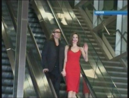 Brad Pitt si Angelina Jolie isi oficializeaza relatia! "Sarcina Angelinei a influentat decizia"