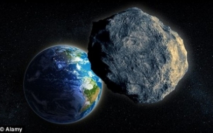 Un asteroid de marimea unui autobuz a trecut foarte aproape de Terra. O coliziune,"evitata cu putin"