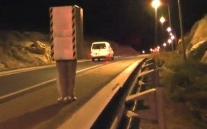 VIDEO. Cea mai tare farsa pe care poti sa o faci unui sofer. Pana te prinde politia... VIDEO. Cea mai tare farsa pe care poti sa o faci unui sofer. Pana te prinde politia...