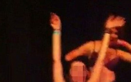A fost suficienta o noapte in club sa se faca de ras in toata lumea. Gestul ei, viral pe internet A fost suficienta o noapte in club sa se faca de ras in toata lumea. Gestul ei, viral pe internet