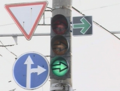 Placute negre cu sageata verde la dreapta, la inca 5 intersectii din oras! Soferii, confuzi