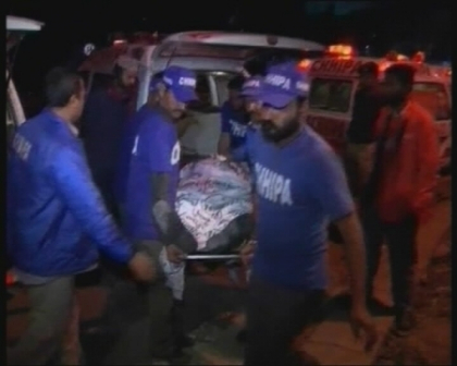 6 oameni, printre care o fetita in varsta de 13 ani, impuscati in plina strada! Noi victime in Pakistan!