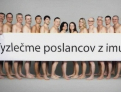 Deputati, in pielea goala! "Sa lasam parlamentarii sa se dezbrace de imunitatea lor"