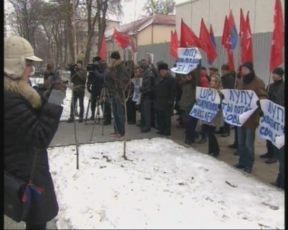 Pesmeti si sapun de la comunisti, pentru Marian Lupu! "Va ajunge la puscarie daca nu va dizolva Parlamentul"
