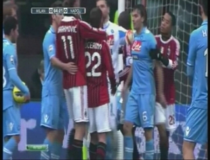 Zlatan Ibrahimovic s-a compromis! Vedeta lui AC Milan a lovit un adversar cu palma peste fata! Zlatan Ibrahimovic s-a compromis! Vedeta lui AC Milan a lovit un adversar cu palma peste fata!