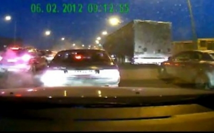 VIDEO. Imagini apocaliptice intr-un oras din Rusia. Ce a surprins un sofer in trafic VIDEO. Imagini apocaliptice intr-un oras din Rusia. Ce a surprins un sofer in trafic