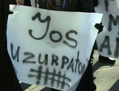 Protest la ministerul Agriculturii: Alianta, mars afara! Jos Lupu! Jos uzurpatorii!