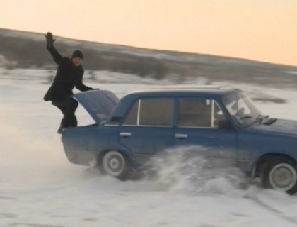 VIDEO. Adrenalina pe gheata. 20 de soferi din Miclesti s-au intrecut la drift-uri pe un lac inghetat