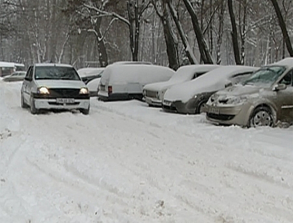 Nervi, pumni si injuraturi! Zapada si gheata de pe drumuri a dat peste cap traficul din Chisinau Nervi, pumni si injuraturi! Zapada si gheata de pe drumuri a dat peste cap traficul din Chisinau