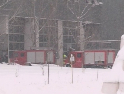 Incendiu la o fabrica de sticla din capitala! A fost nevoie de interventia a 8 autospeciale Incendiu la o fabrica de sticla din capitala! A fost nevoie de interventia a 8 autospeciale