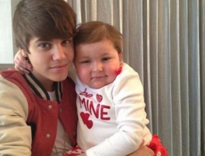 Justin Bieber " s-a casatorit" cu o fetita blonava de cancer "“ FOTO Justin Bieber " s-a casatorit" cu o fetita blonava de cancer "“ FOTO